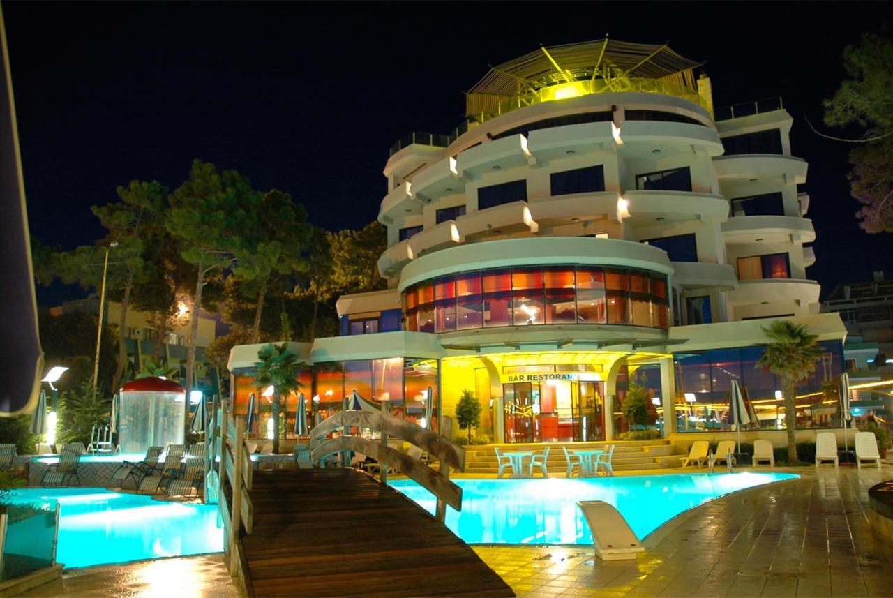 Vela Hotel Restaurant Golem  Exterior photo